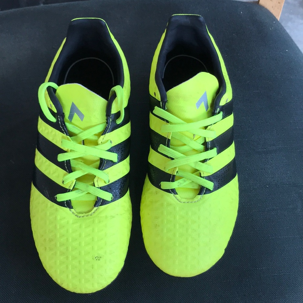 Boys Adidas Cleats Size:2
